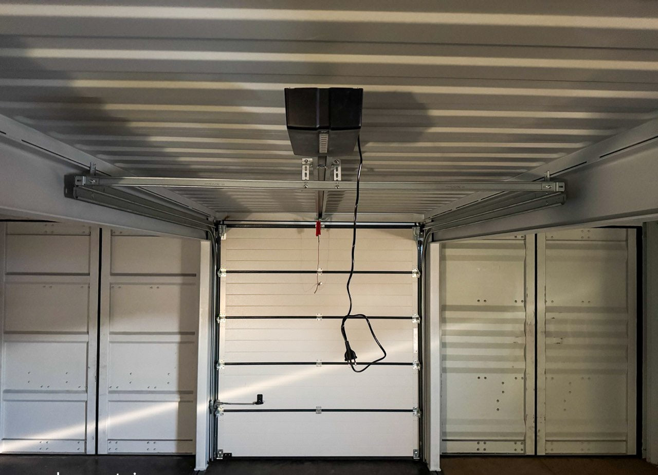 Porte de garage Hörmann avec moteur électrique pour conteneur HC en RAL 7016