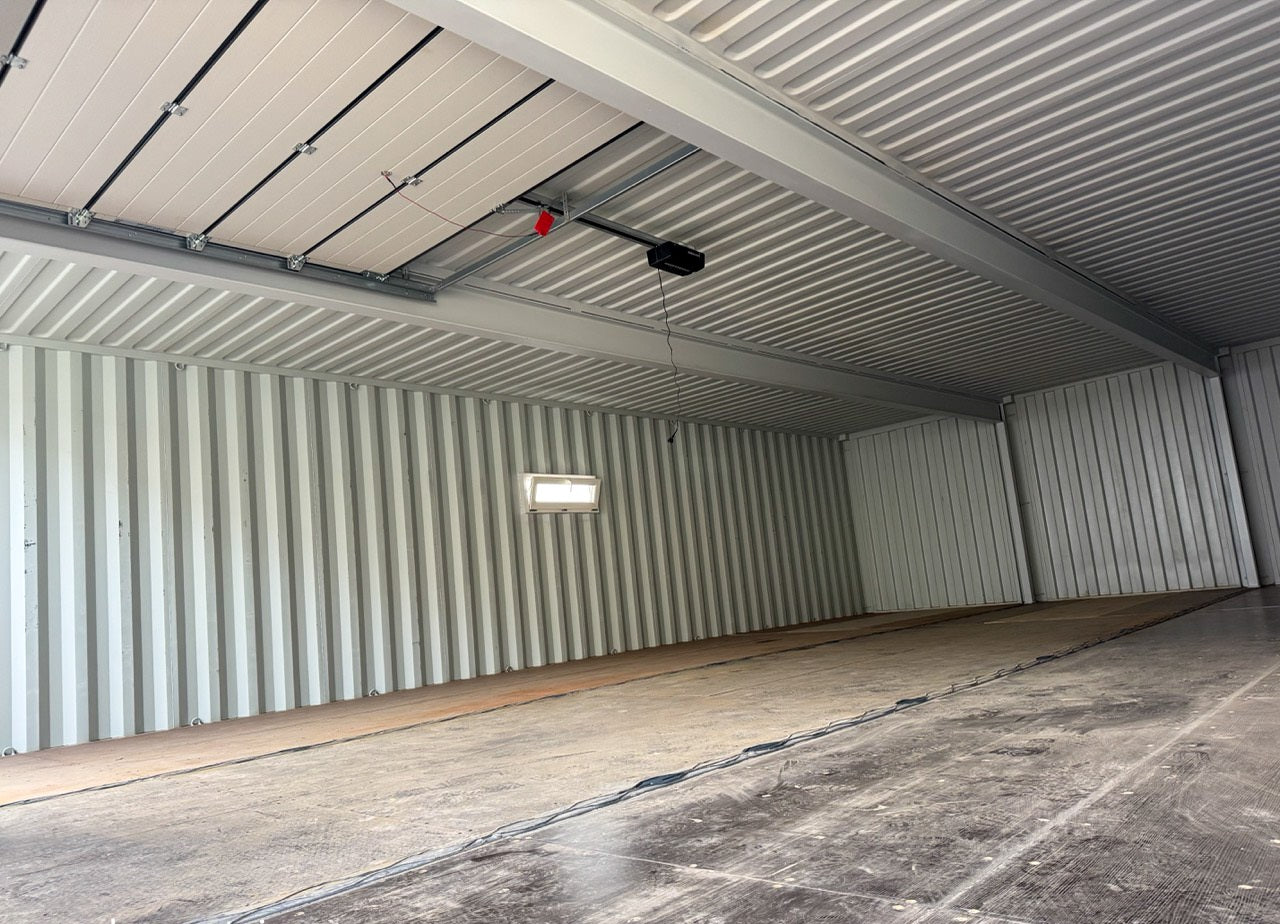 Porte de garage Hörmann avec moteur électrique pour conteneur HC en RAL 7016