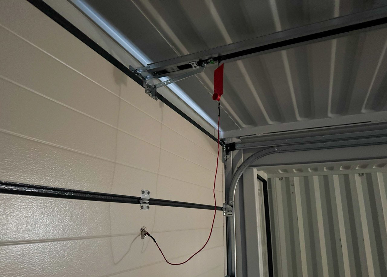 Porte de garage Hörmann avec moteur électrique pour conteneur HC en RAL 7016